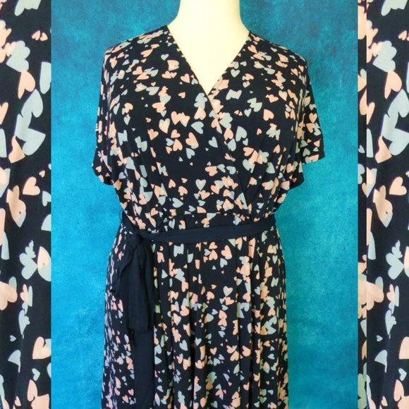 NWT Torrid Shark Bite Blue Pink Heart Dress Size 3 (22-24) - Picture 3 of 10